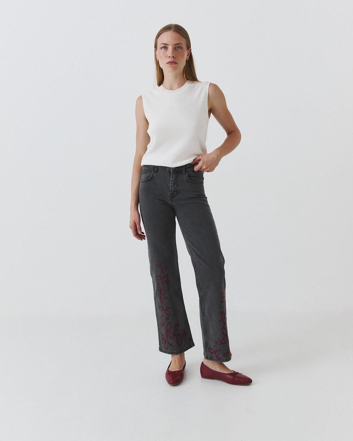 FLORAL EMBROIDERED STRAIGHT JEANS