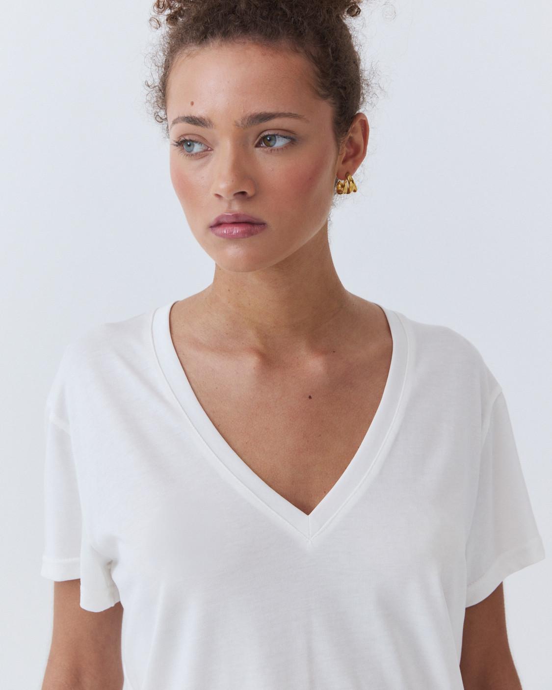 V-NECK T-SHIRT