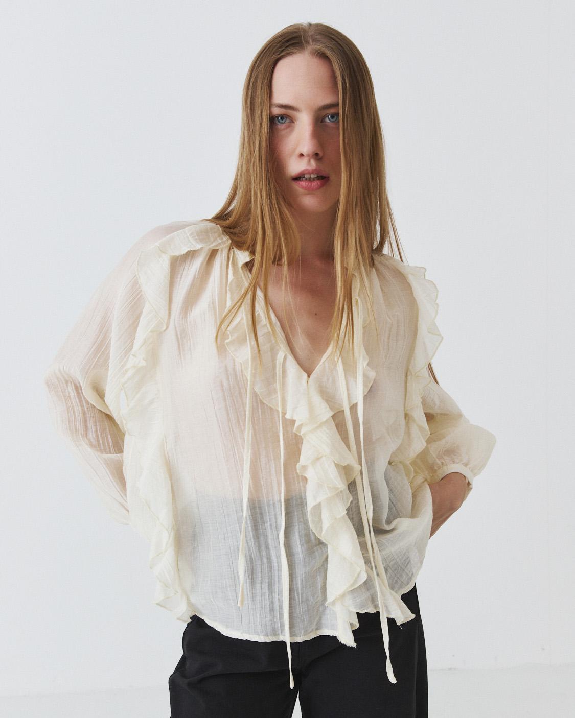 BLUSA SEMITRANSPARENTE VOLANTES