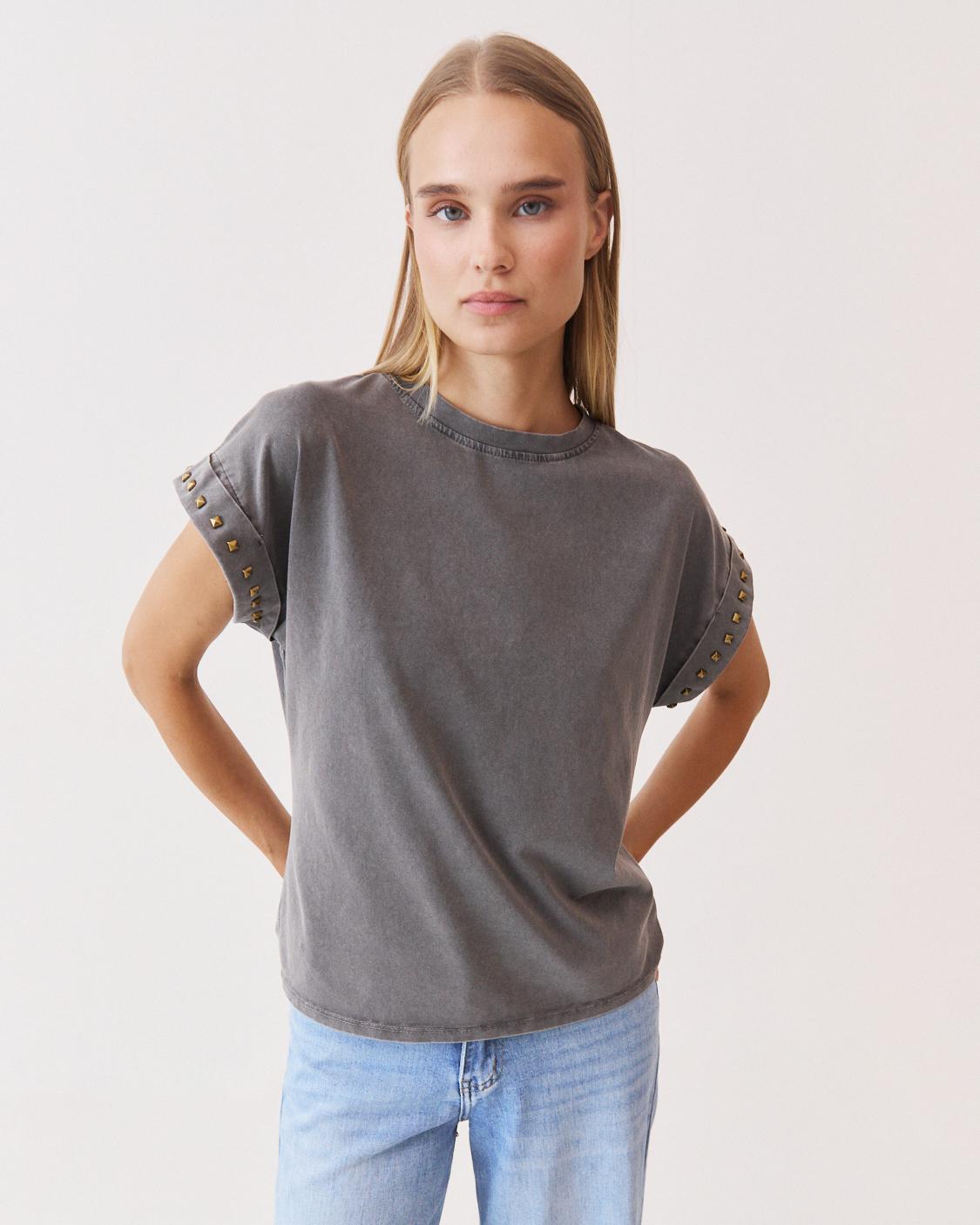 CAMISETA TACHUELAS MANGA CORTA