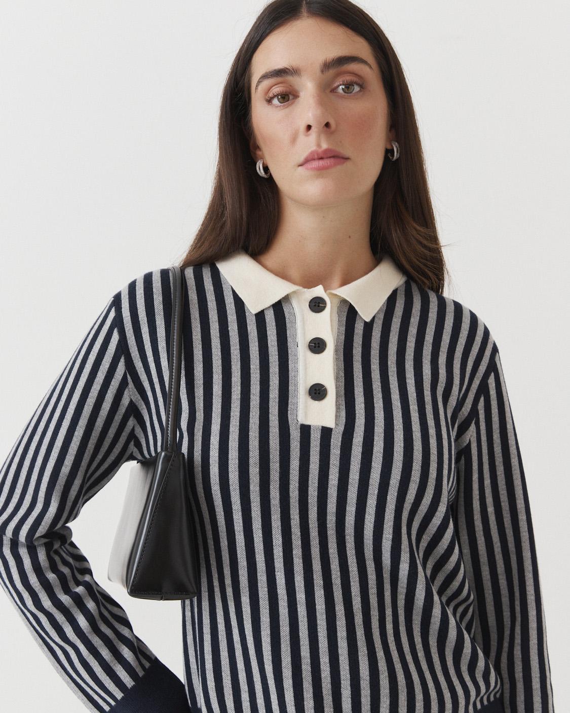 CONTRAST COLLAR STRIPED SWEATER