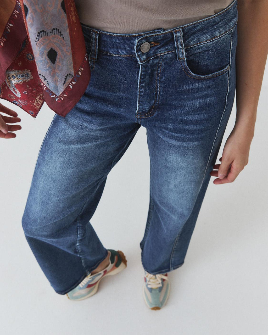 JEANS WIDE LEG COSTURA FRONTAL