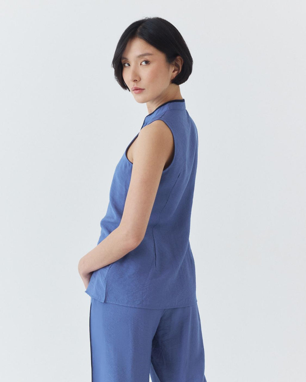 BLUSA CUELLO MAO CONTRASTE
