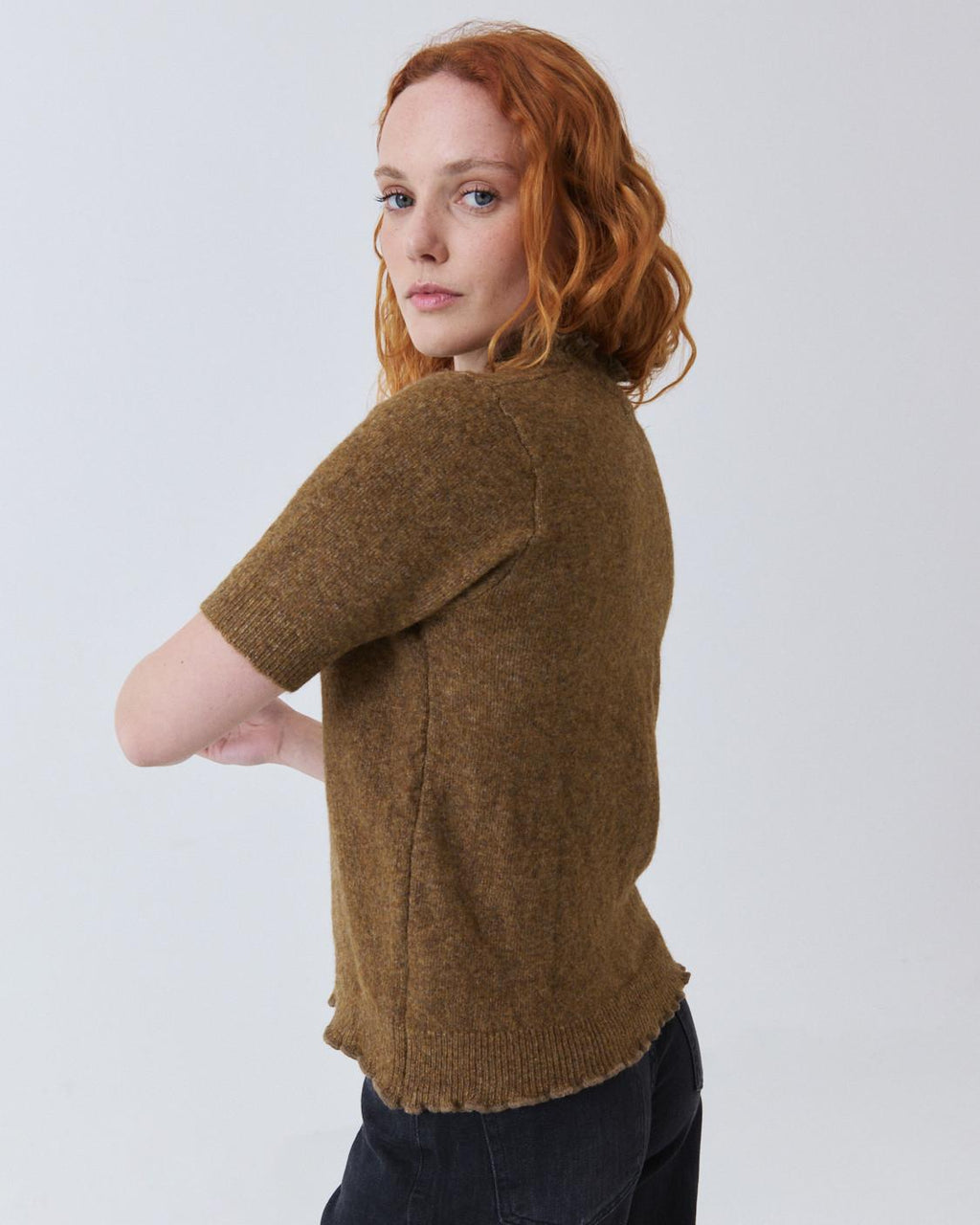 TOP CUELLO VOLANTES RIB