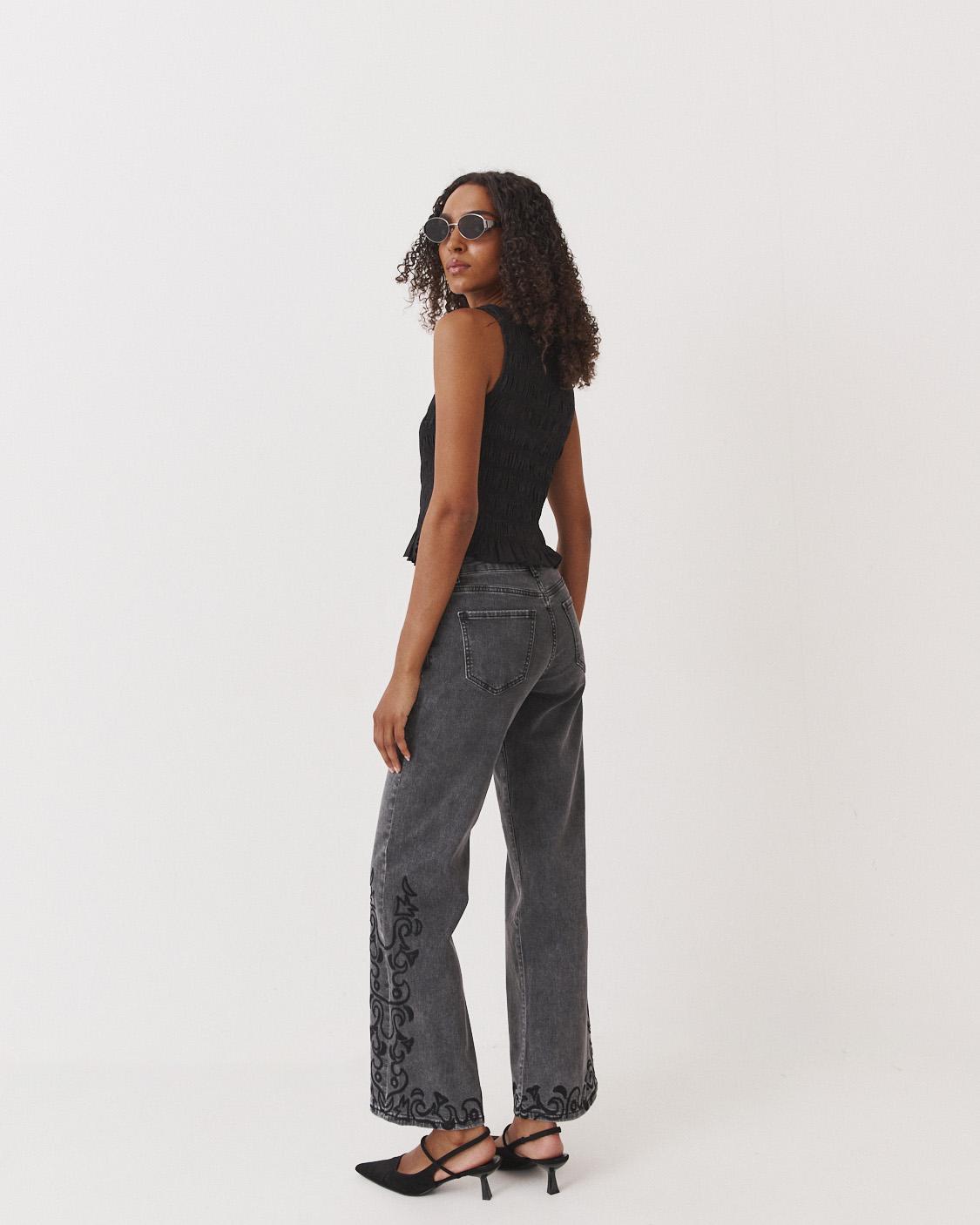 EMBROIDERED STRAIGHT JEANS