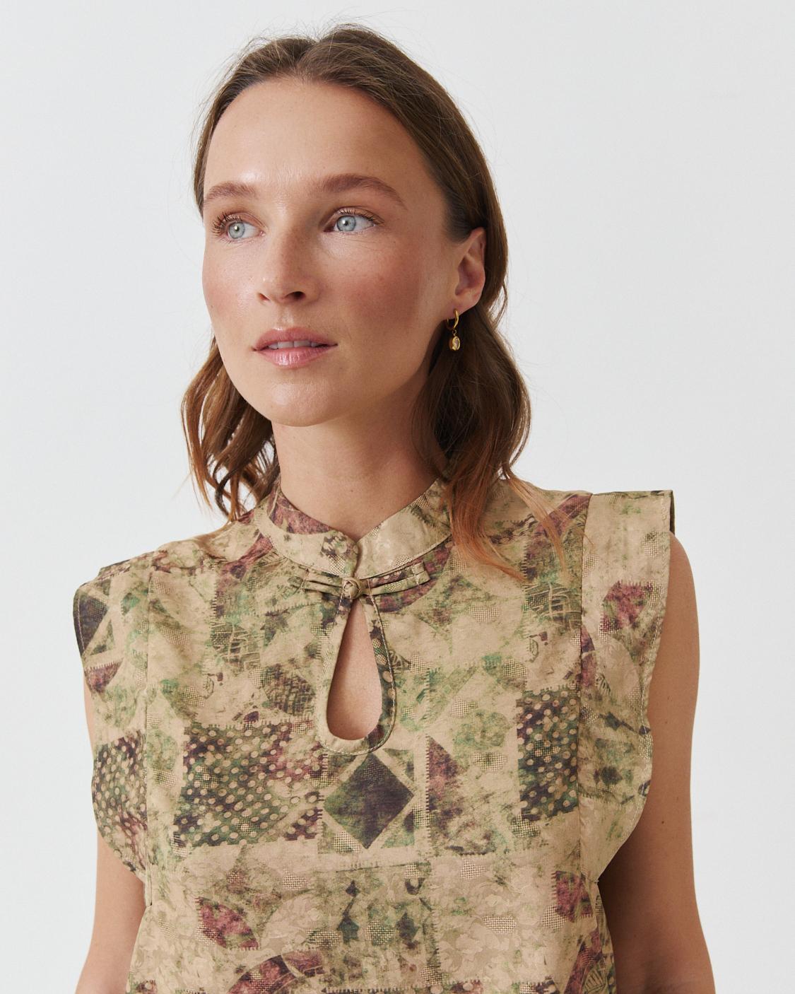 TOP CUELLO MAO ESTAMPADO