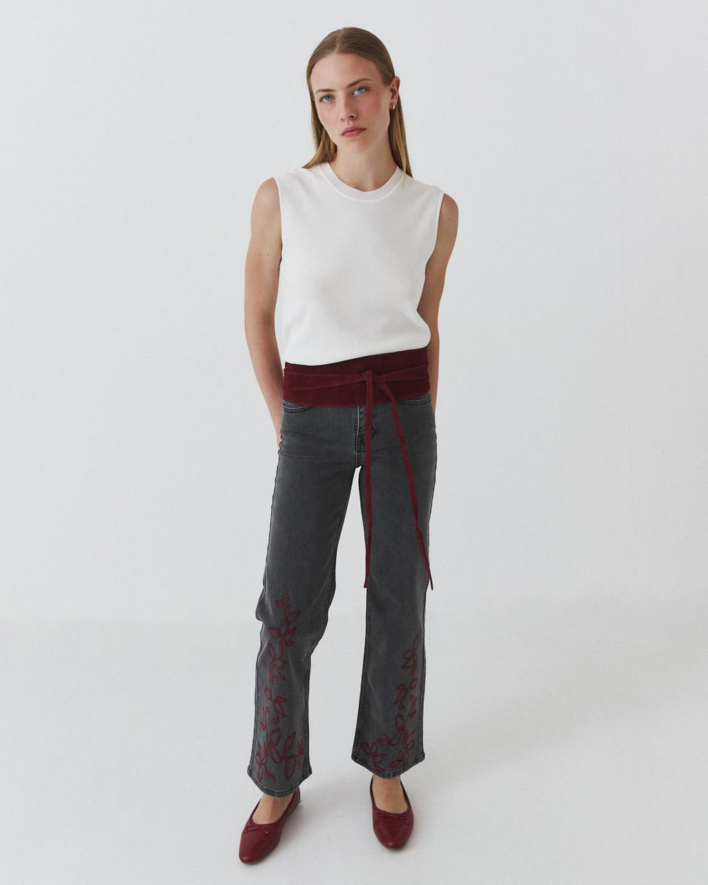 JEANS STRAIGHT BORDADO FLORAL