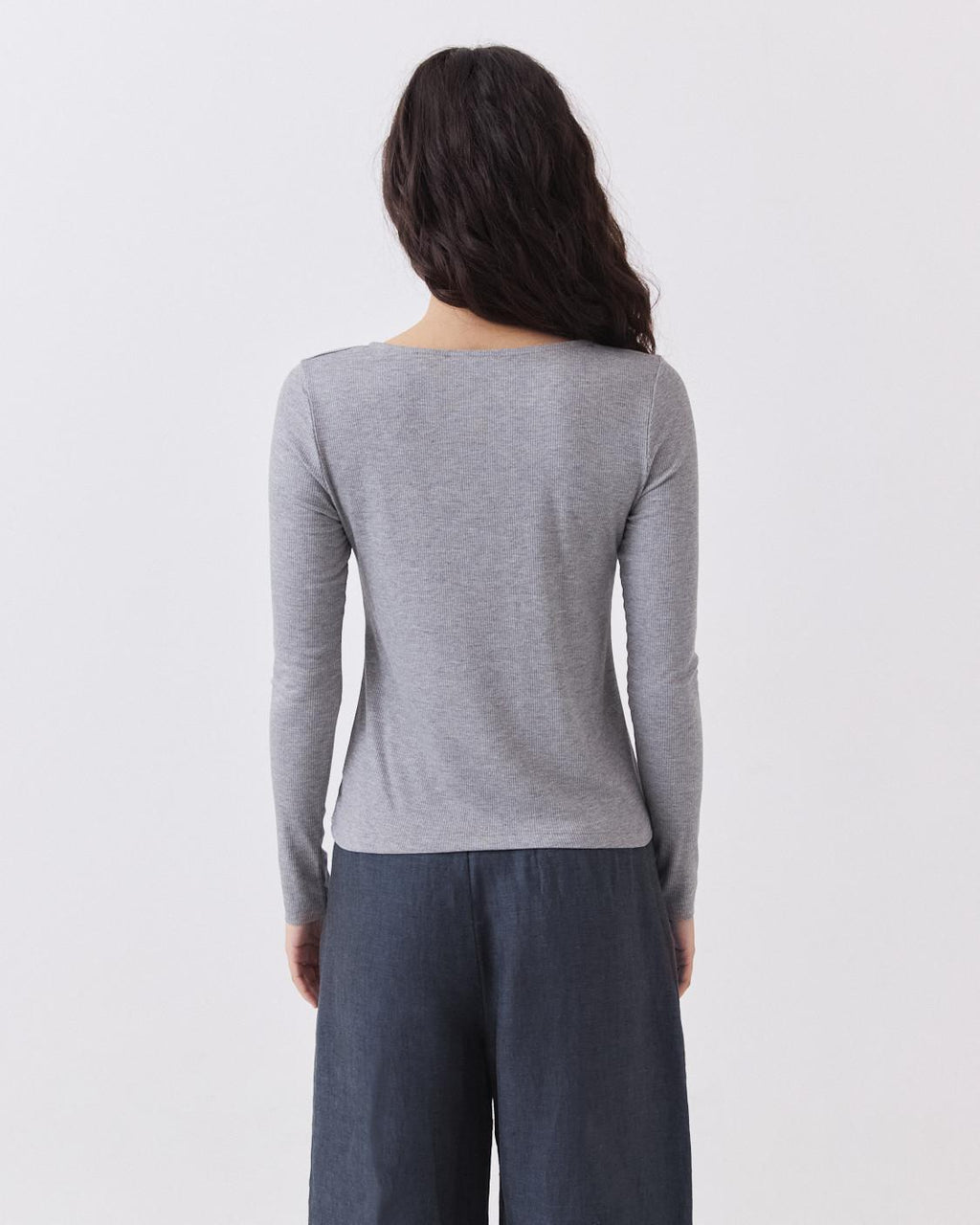 ASYMMETRIC V-NECK T-SHIRT
