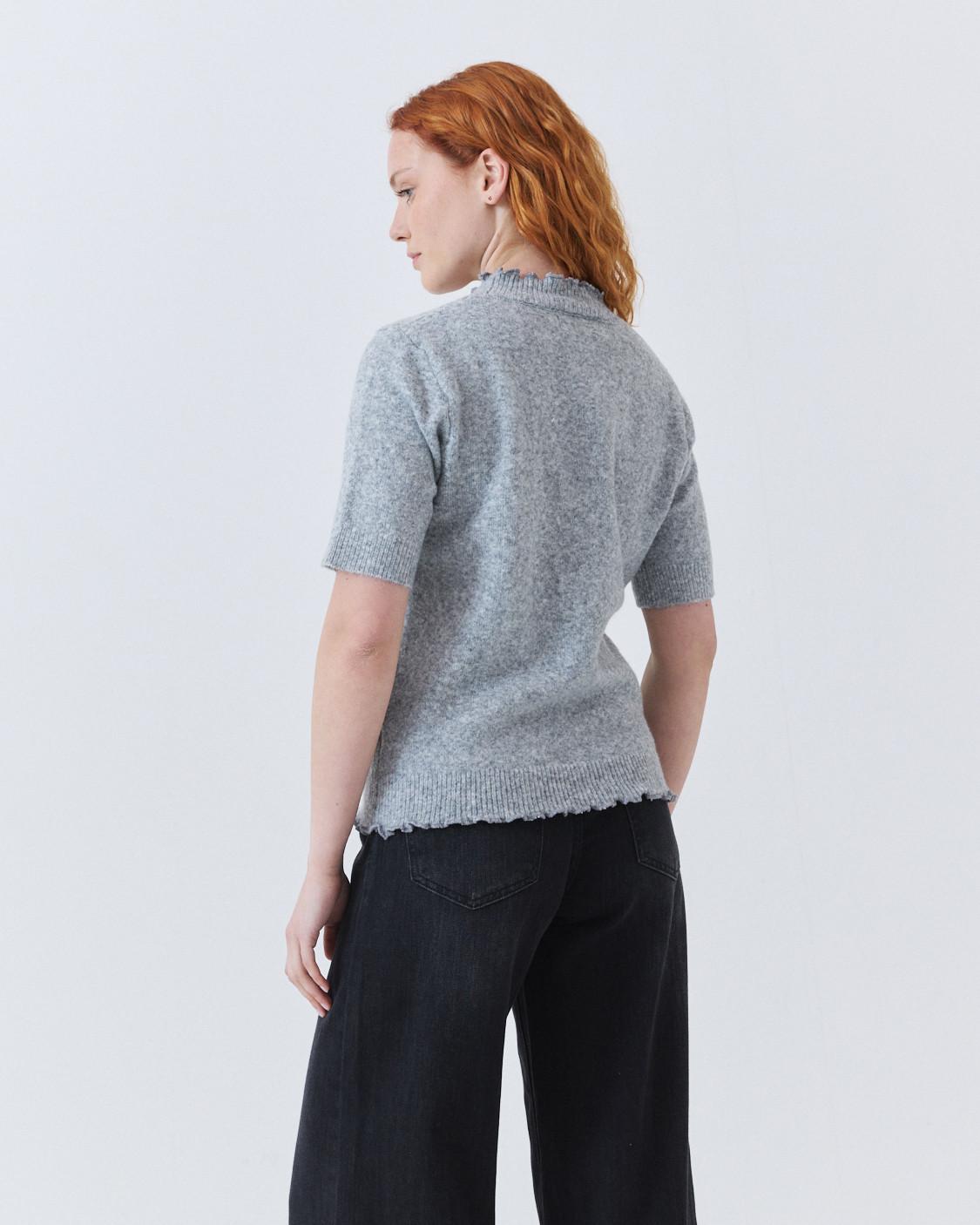 RIBBED RUFFLE NECK TOP