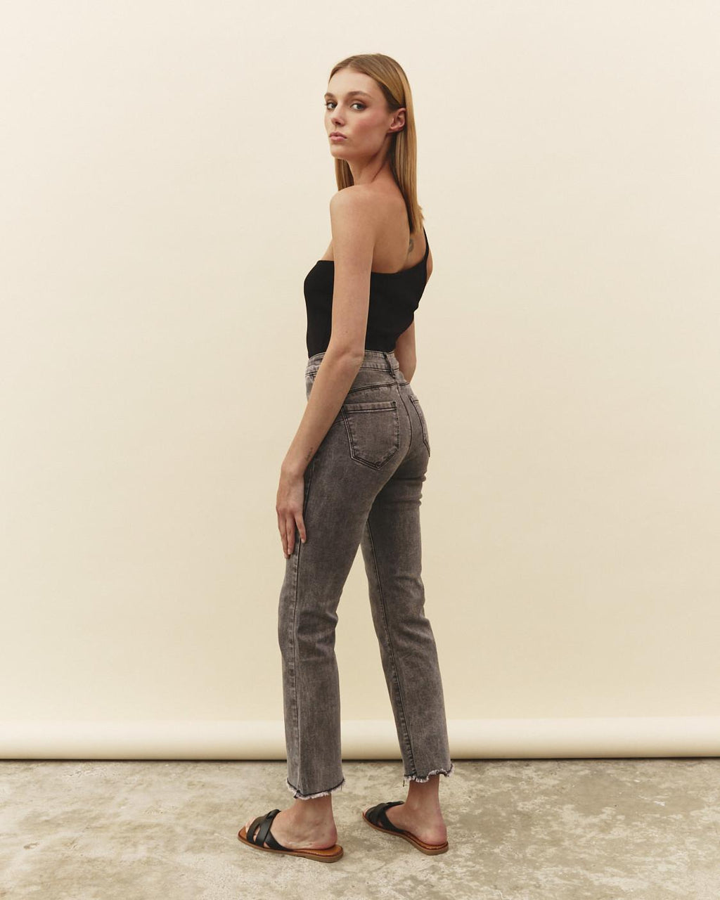 FRAYED JEANS