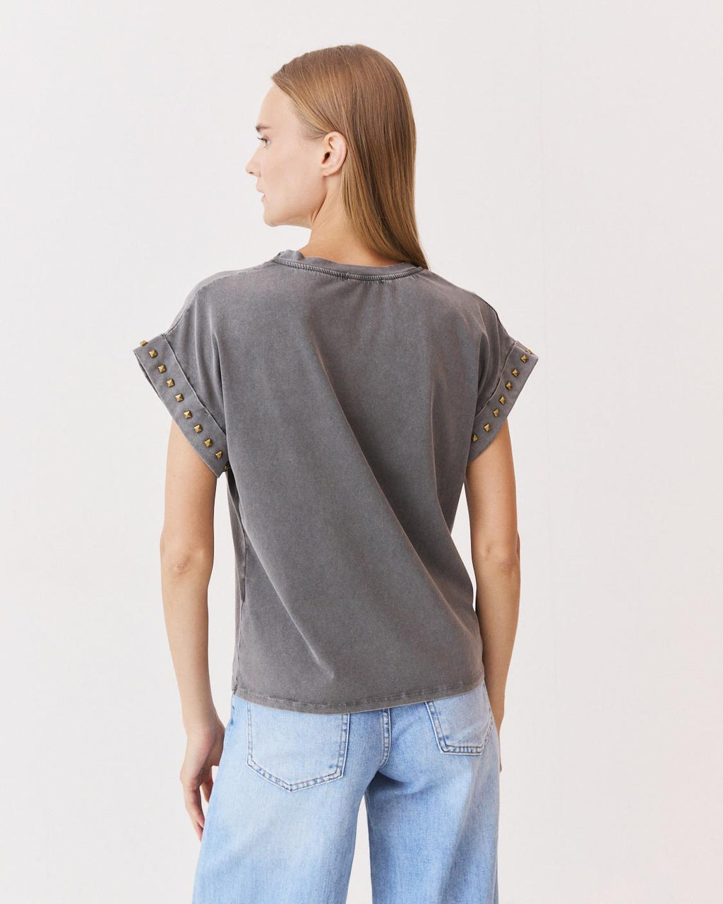 CAMISETA TACHUELAS MANGA CORTA
