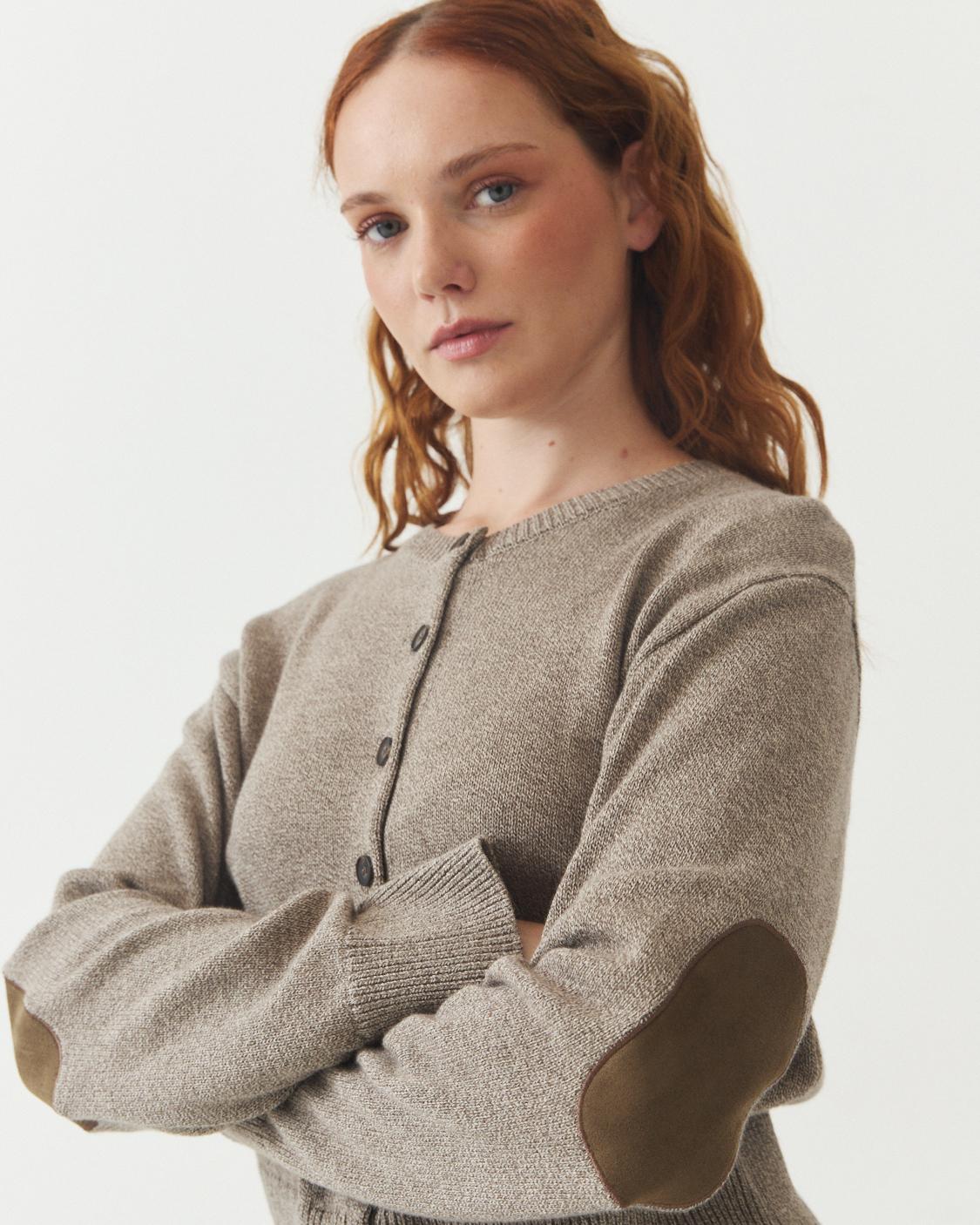 BUTTON-DOWN KNIT CARDIGAN