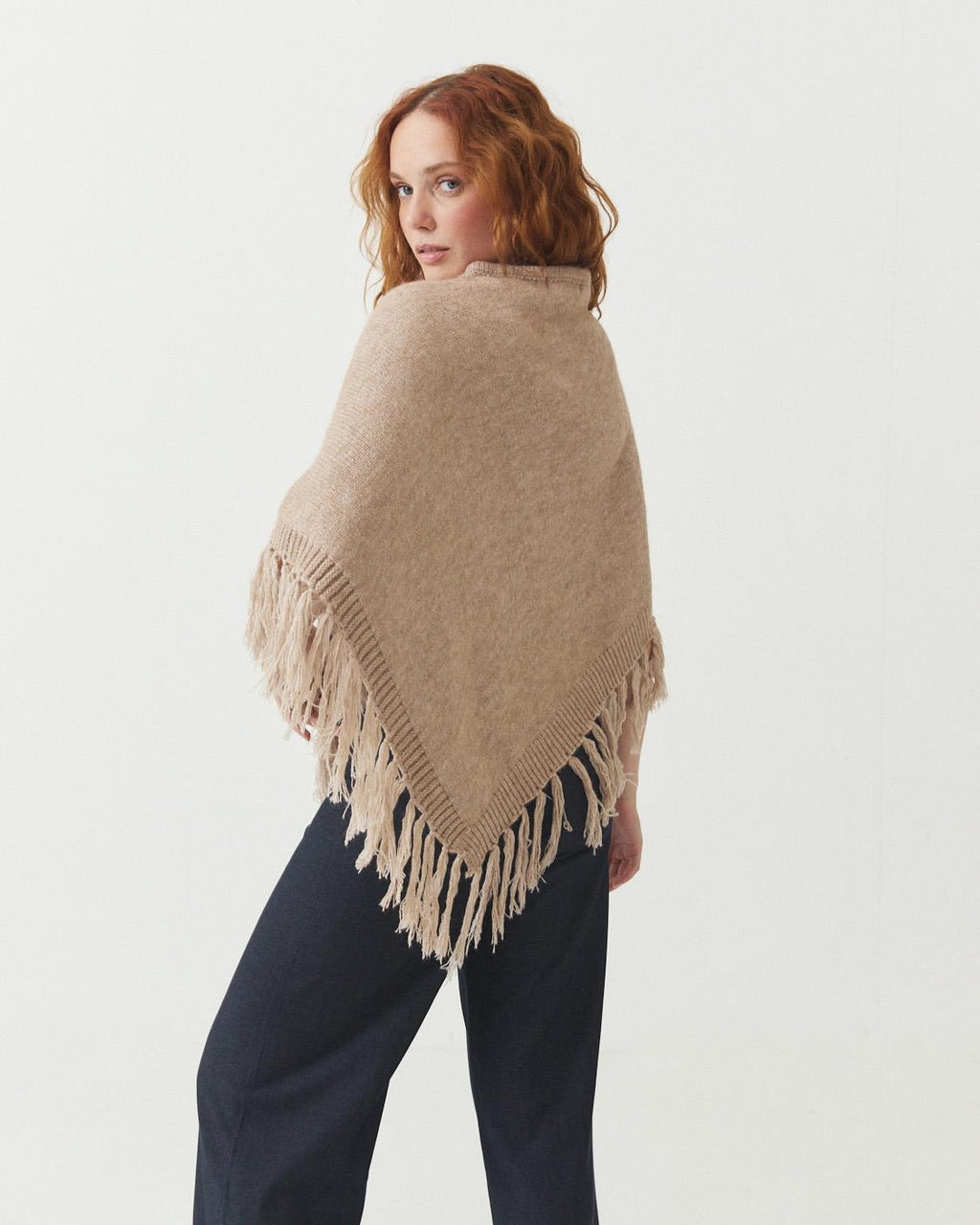 PONCHO ASIMETRICO CON FLECOS