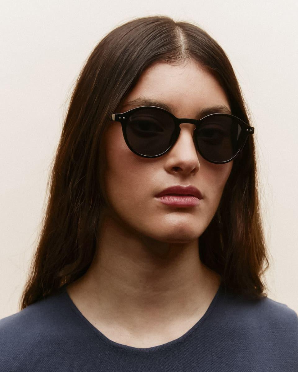 CLASSIC ROUND SUNGLASSES
