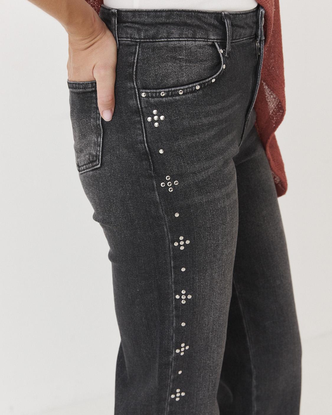 STRAIGHT JEANS WITH STUDS