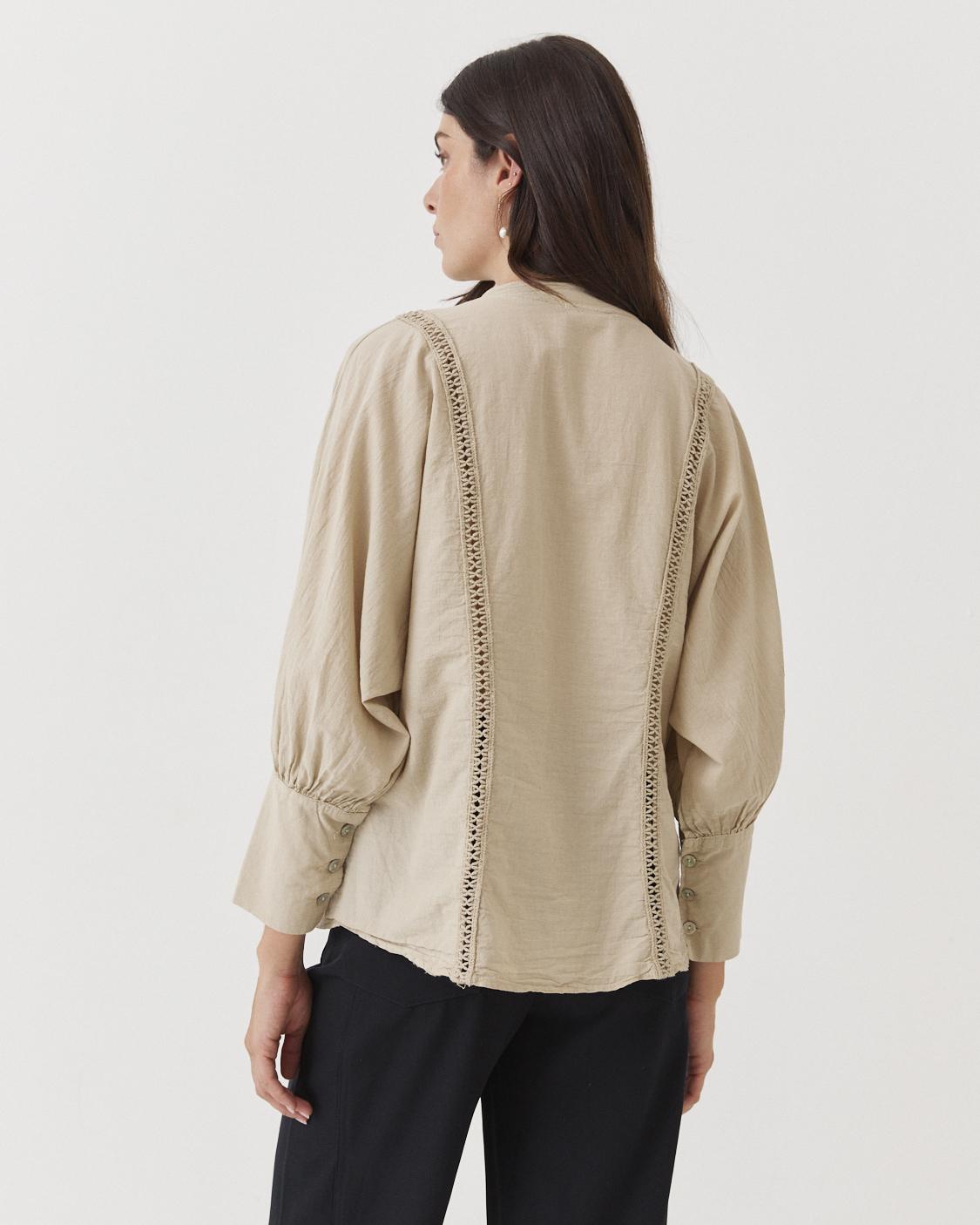 BLUSA CUELLO MAO ESCOTE V