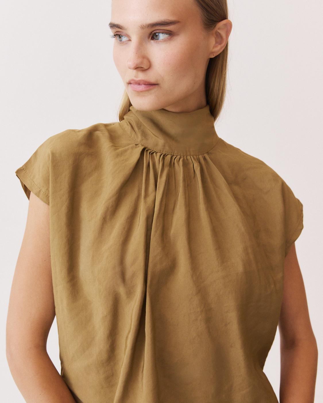 SLEEVELESS TIE-FRONT BLOUSE