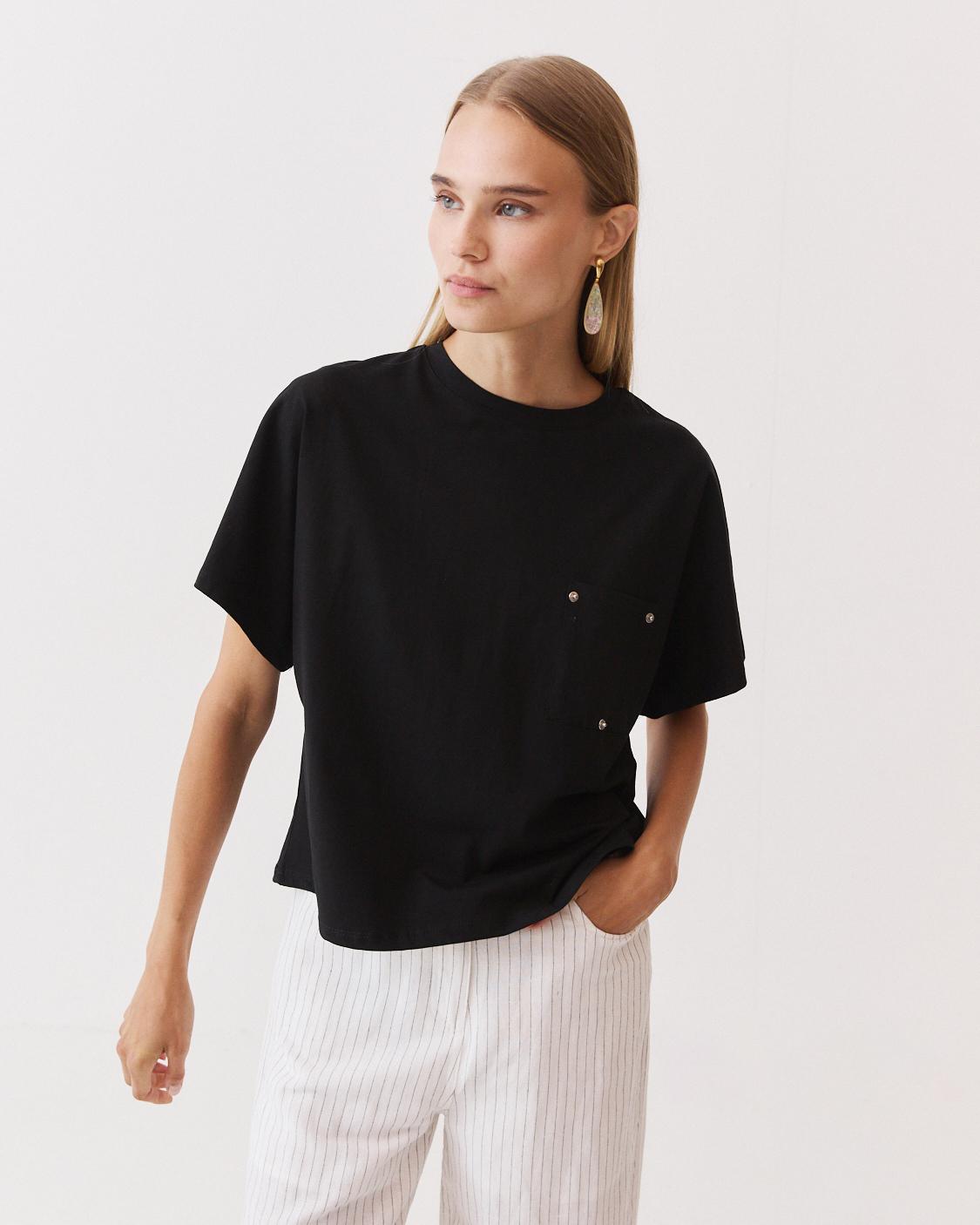CAMISETA BOXY APLIQUES METÁLICOS