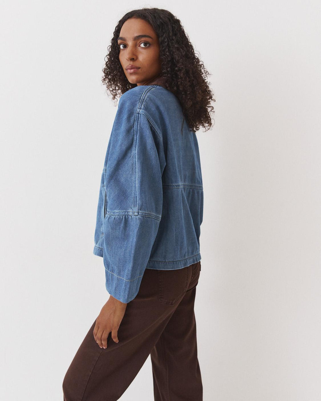 CONTRAST COLLAR DENIM JACKET