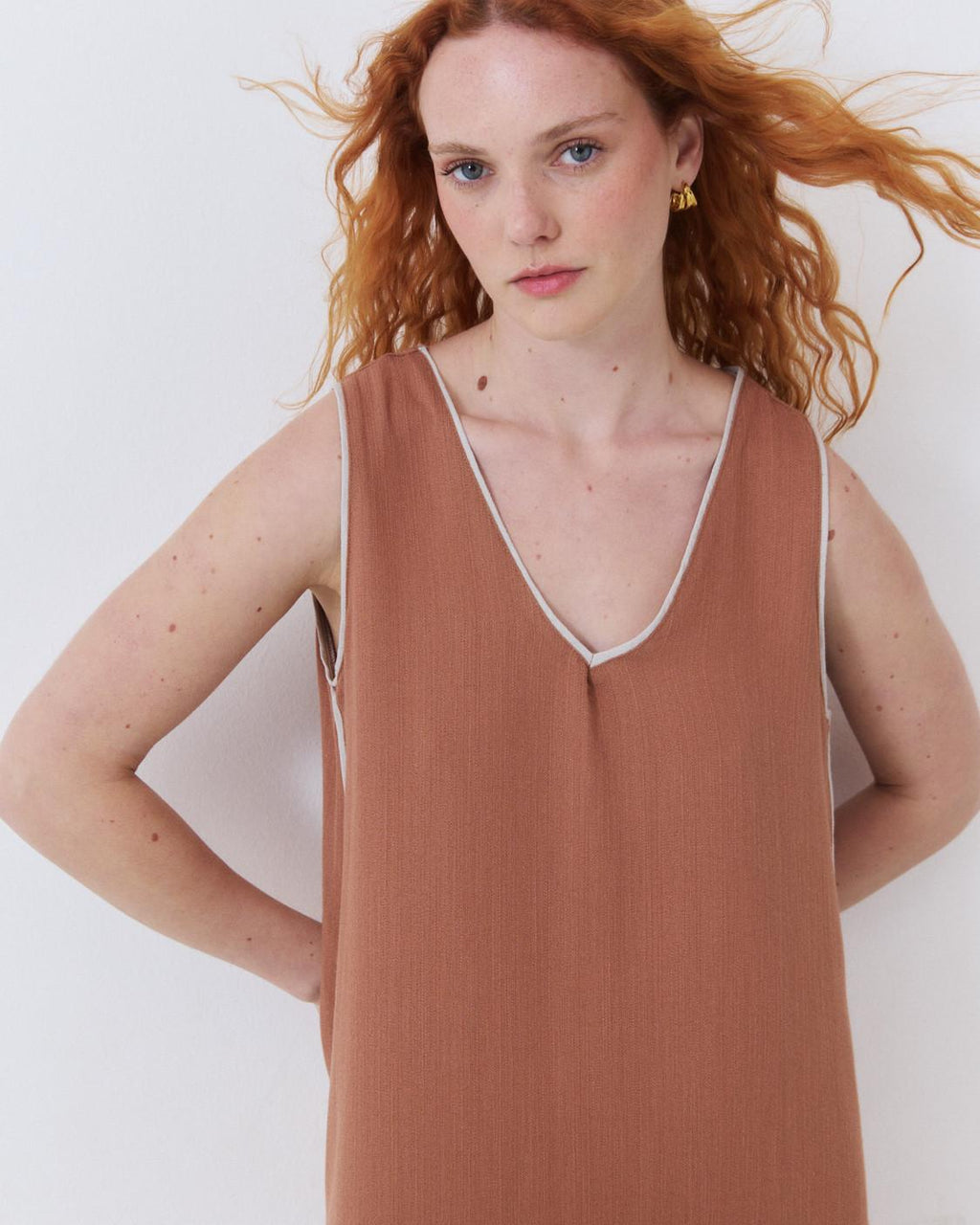 VESTIDO CUELLO PICO