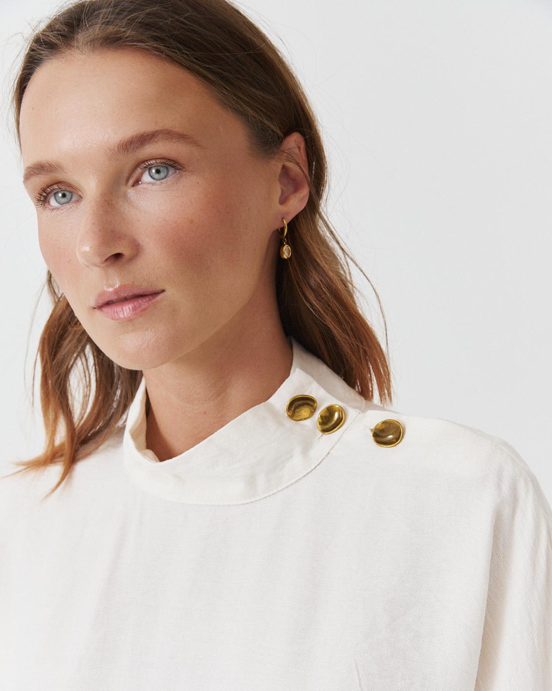 BLUSA CUELLO ALTO BOTONES