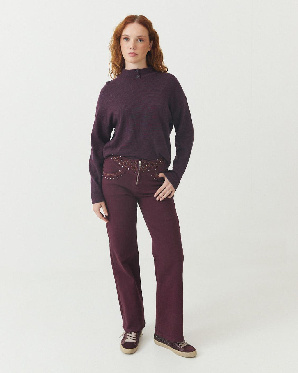 PANTALÓN STRAIGHT TACHUELAS PRETINA