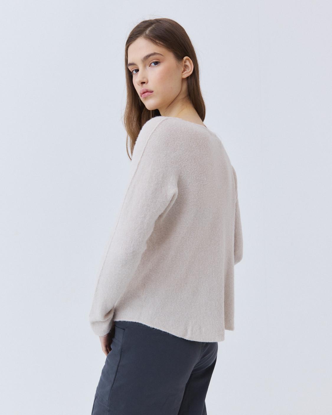 ROUND NECK KNIT SWEATER