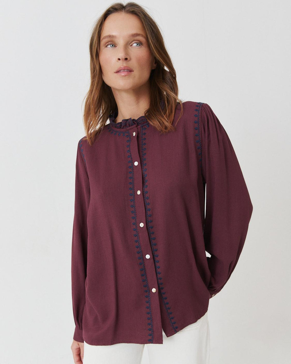 CAMISA MAO BORDADOS