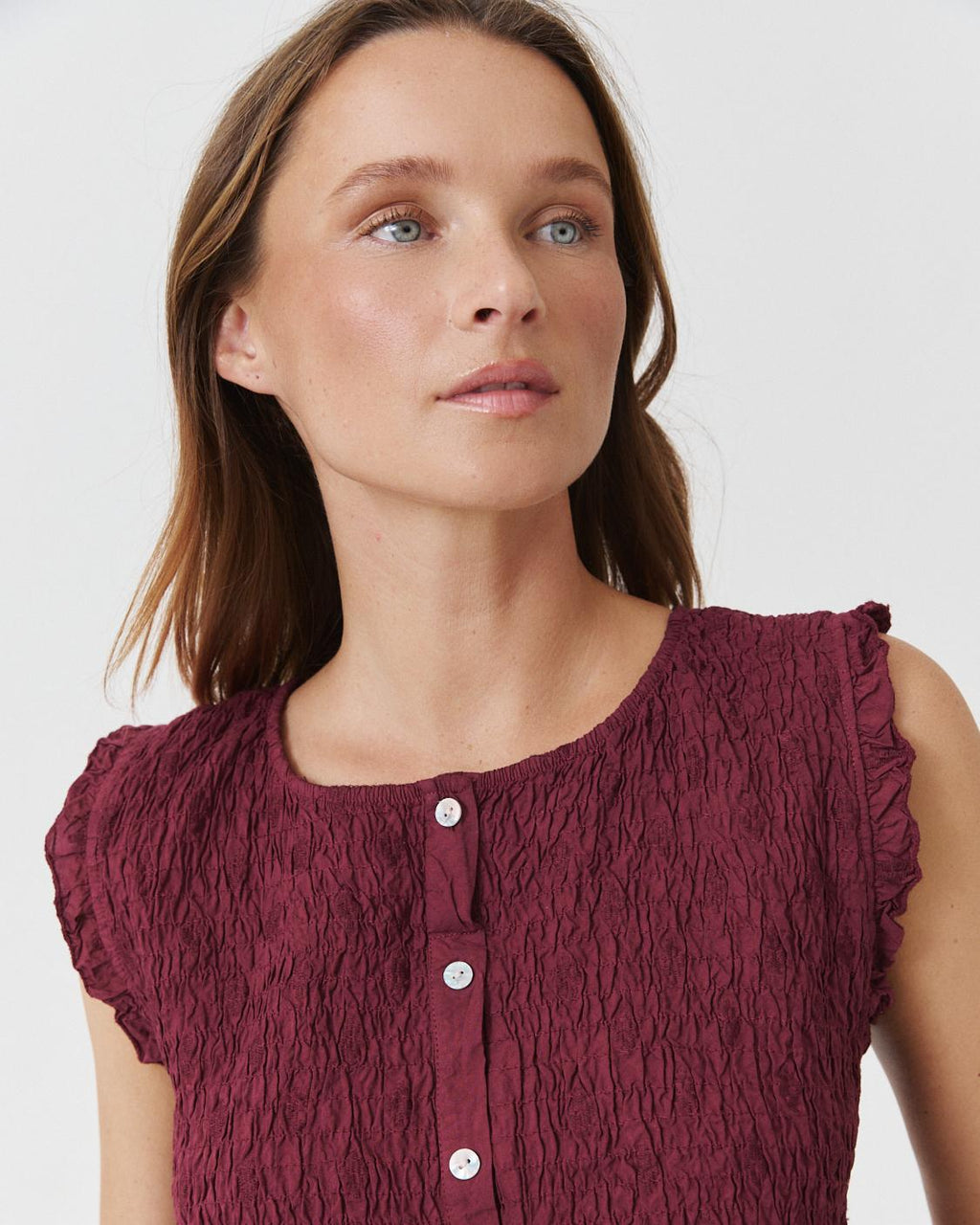TOP NIDO ABEJA PEPLUM BORDADO