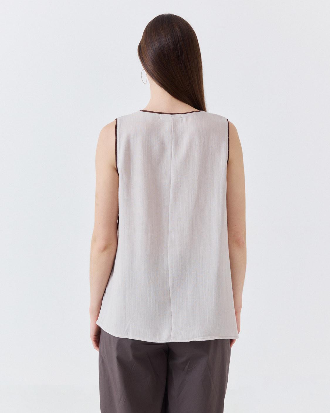 CONTRAST TRIM V-NECK TOP