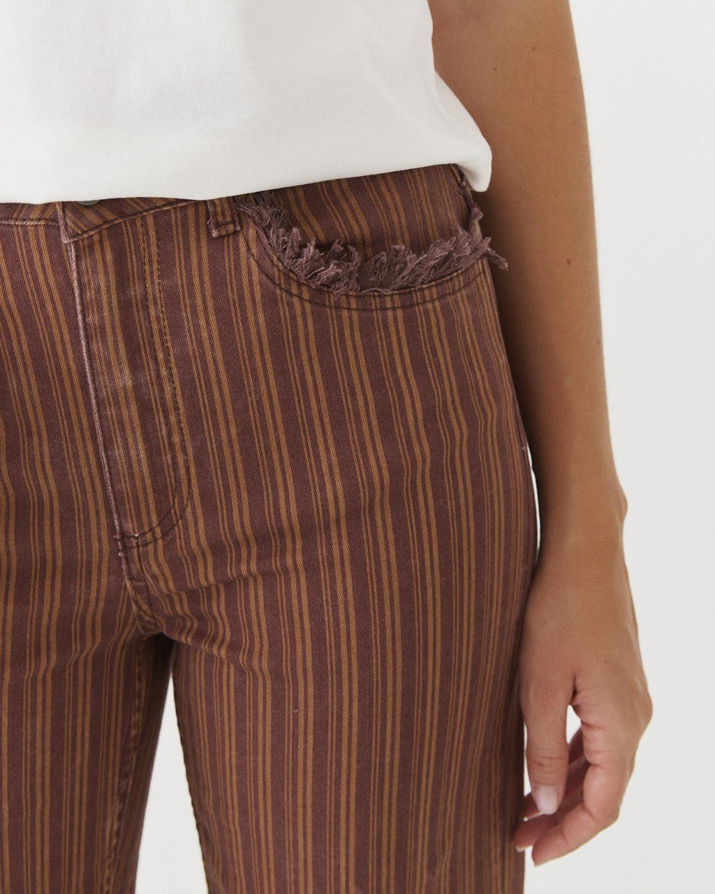 PANTALÓN STRAIGHT RAYADO DESFLECADO