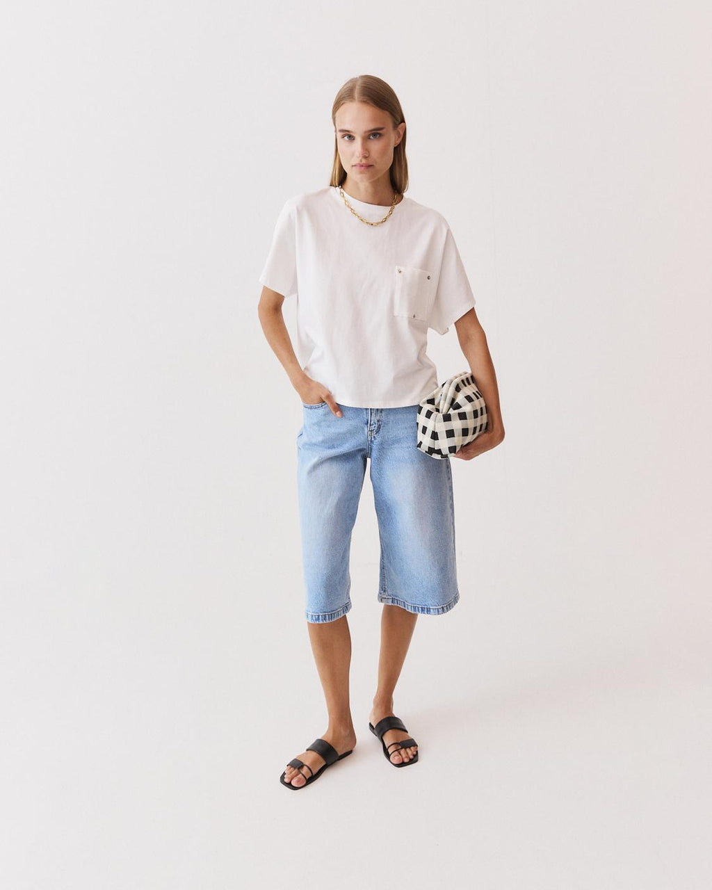 CAMISETA BOXY APLIQUES METÁLICOS