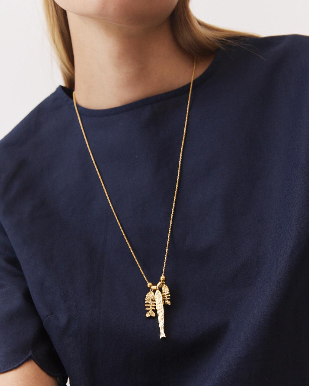 FISH PENDANT NECKLACE