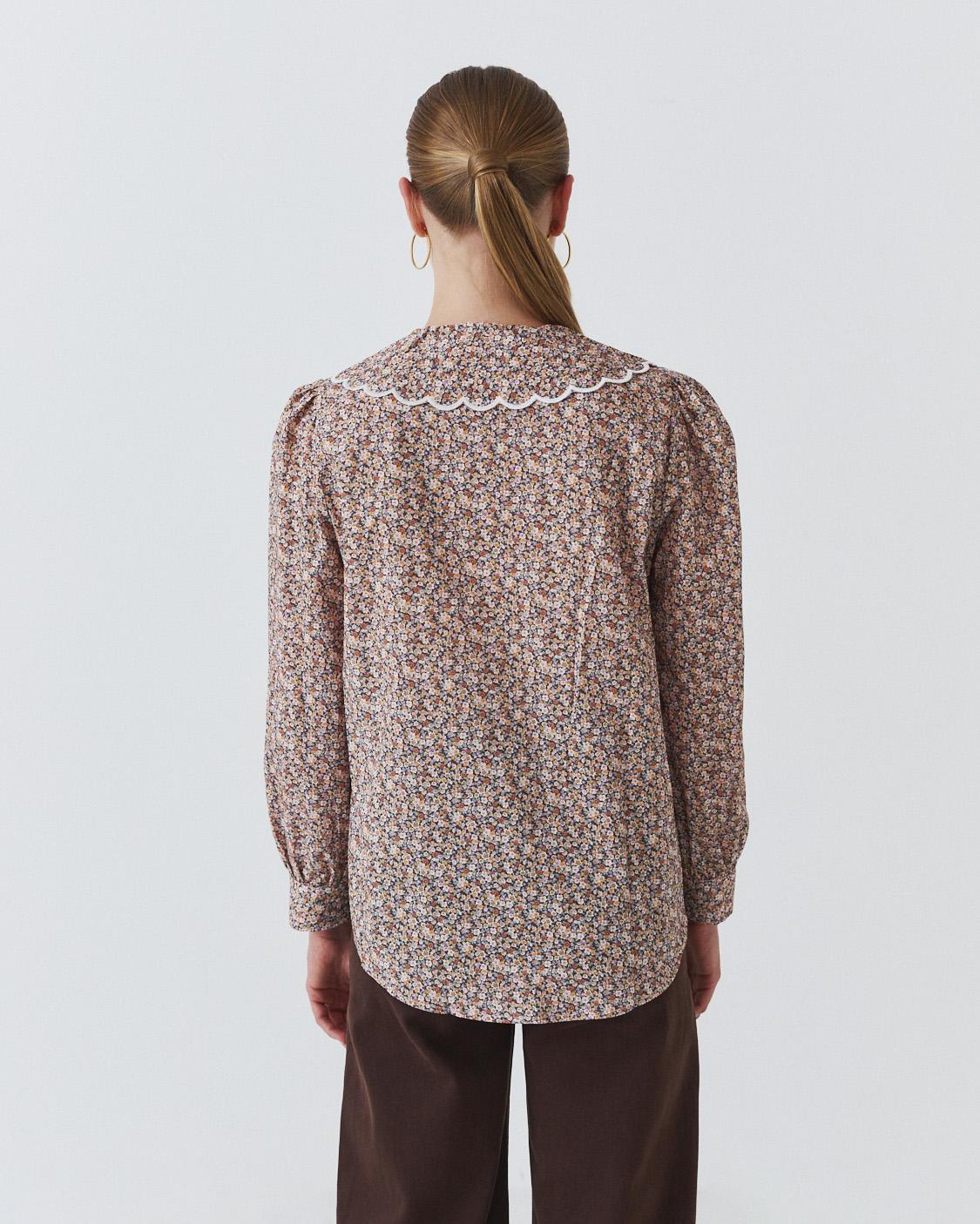 CAMISA CUELLO BABERO ESTAMPADA