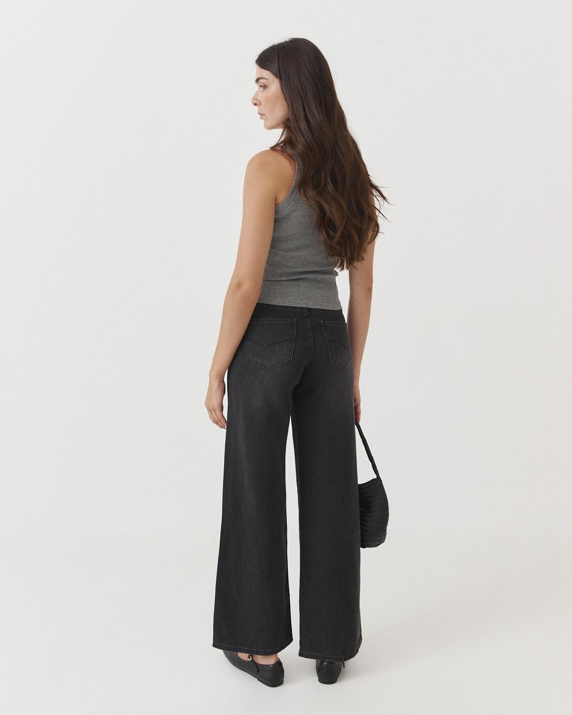 HIGH-WAISTED STRAIGHT LEG JEANS