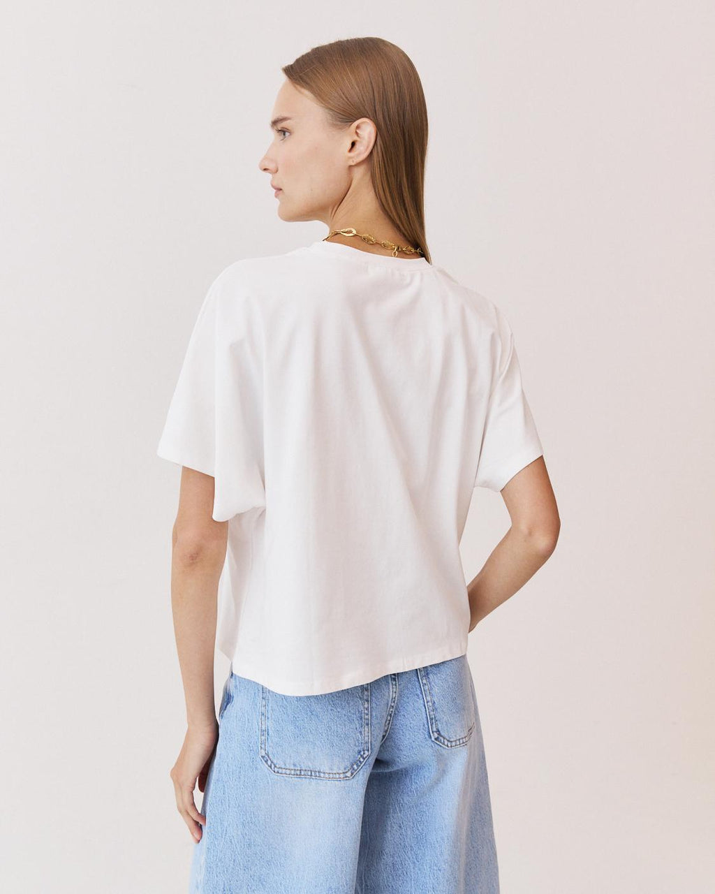 CAMISETA BOXY APLIQUES METÁLICOS