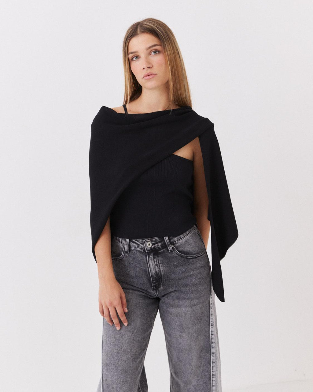 TRIANGULAR KNIT SCARF