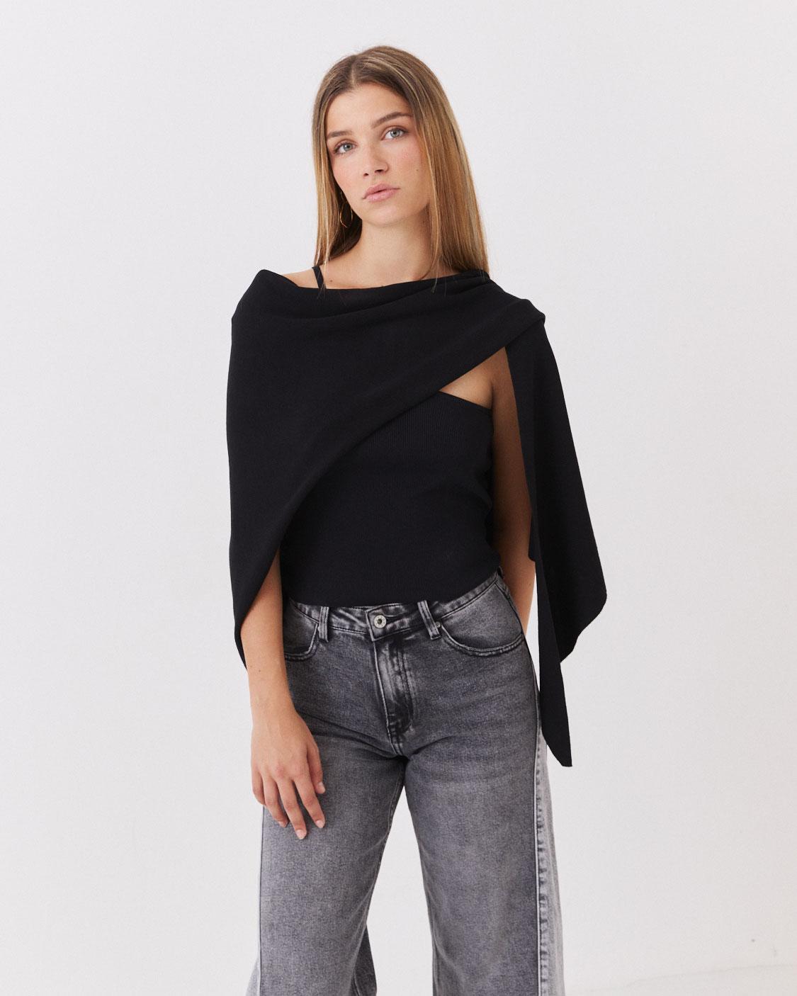TRIANGULAR KNIT SCARF
