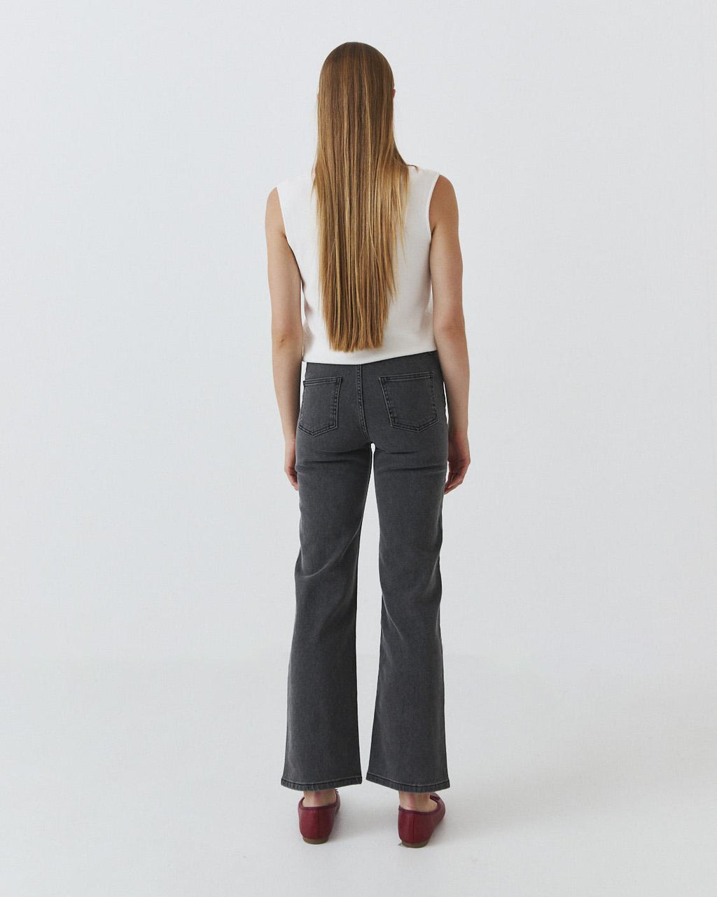 JEANS STRAIGHT BORDADO FLORAL