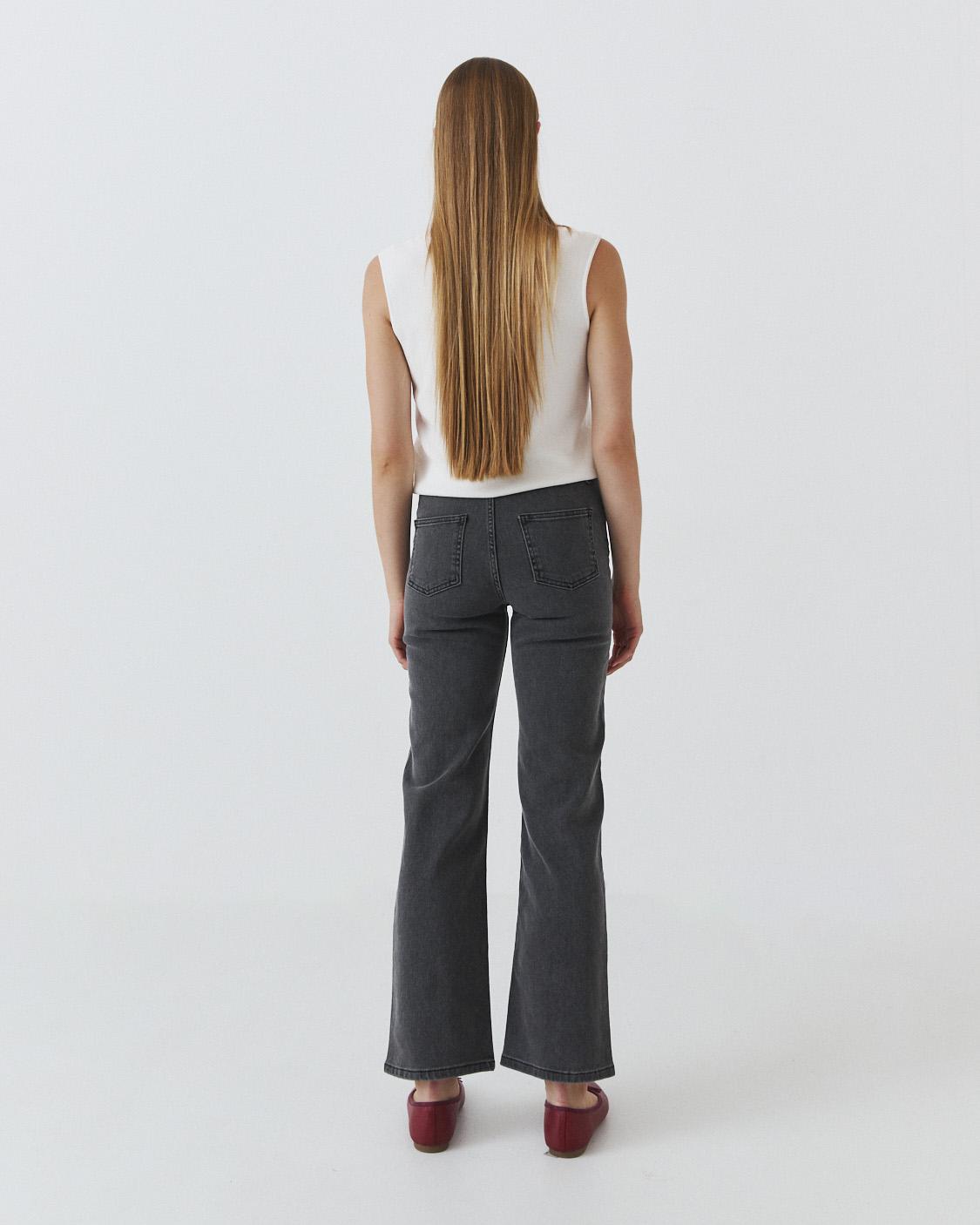 JEANS STRAIGHT BORDADO FLORAL