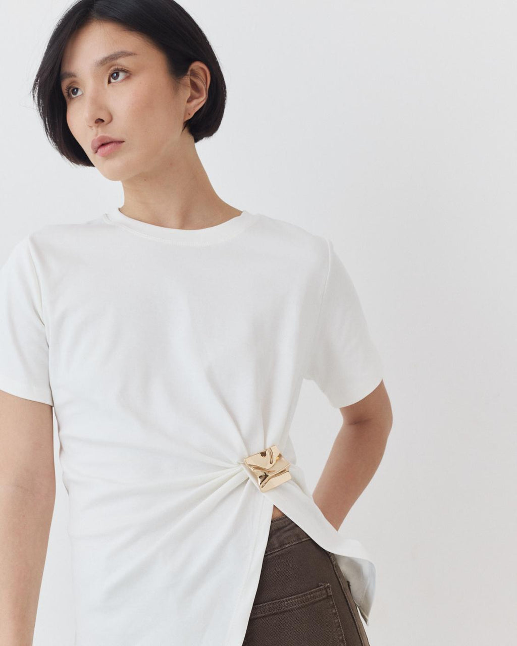 T-SHIRT WITH BROOCH DETAIL