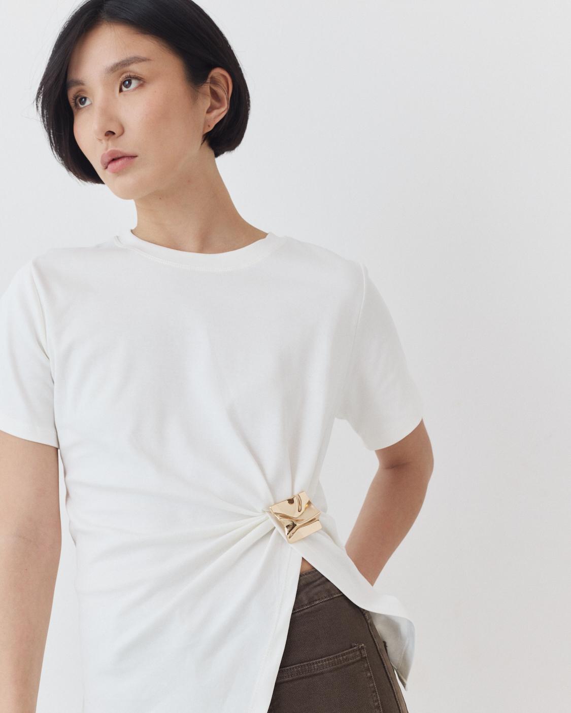 T-SHIRT WITH BROOCH DETAIL