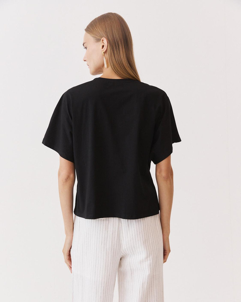 CAMISETA BOXY APLIQUES METÁLICOS