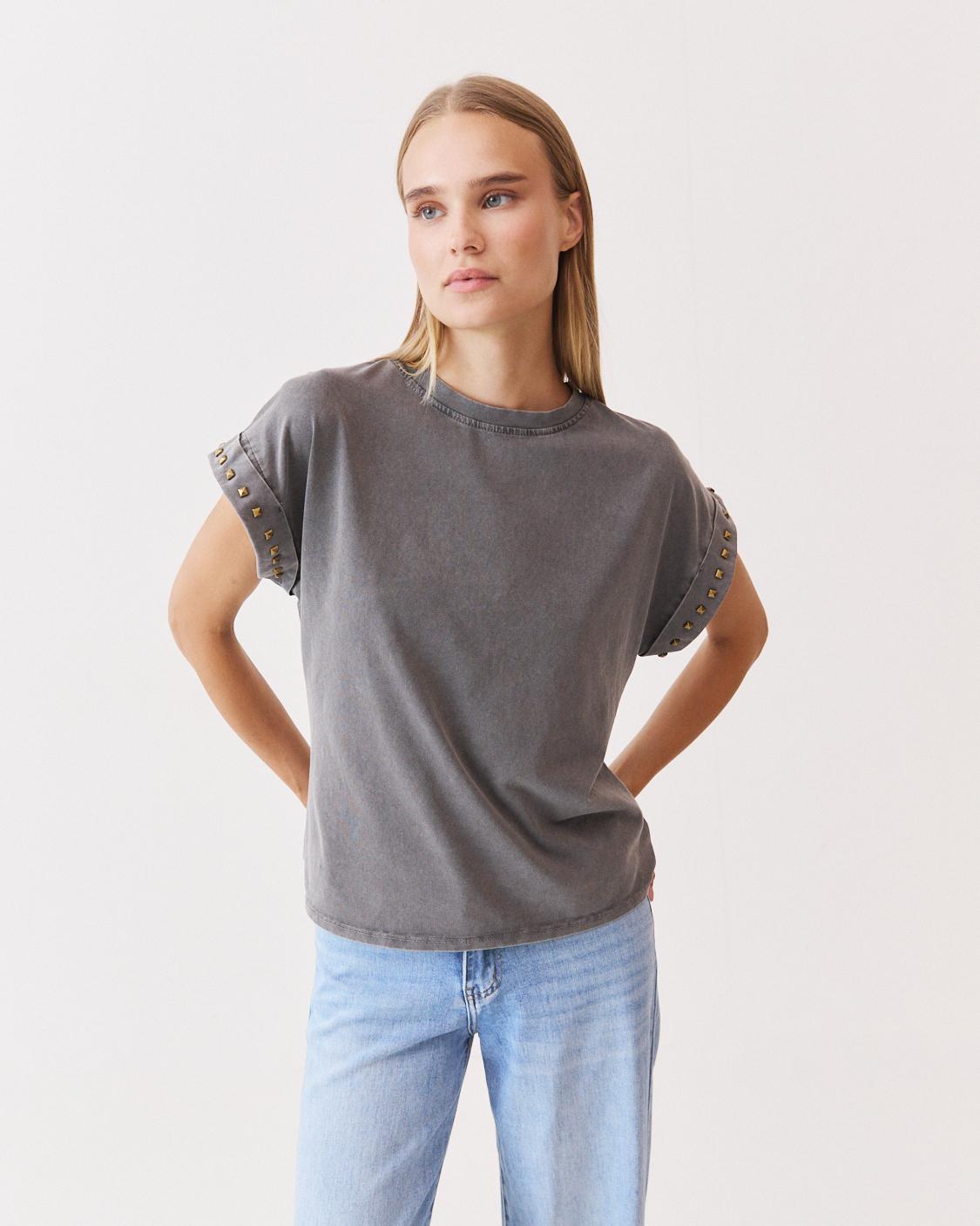 CAMISETA TACHUELAS MANGA CORTA