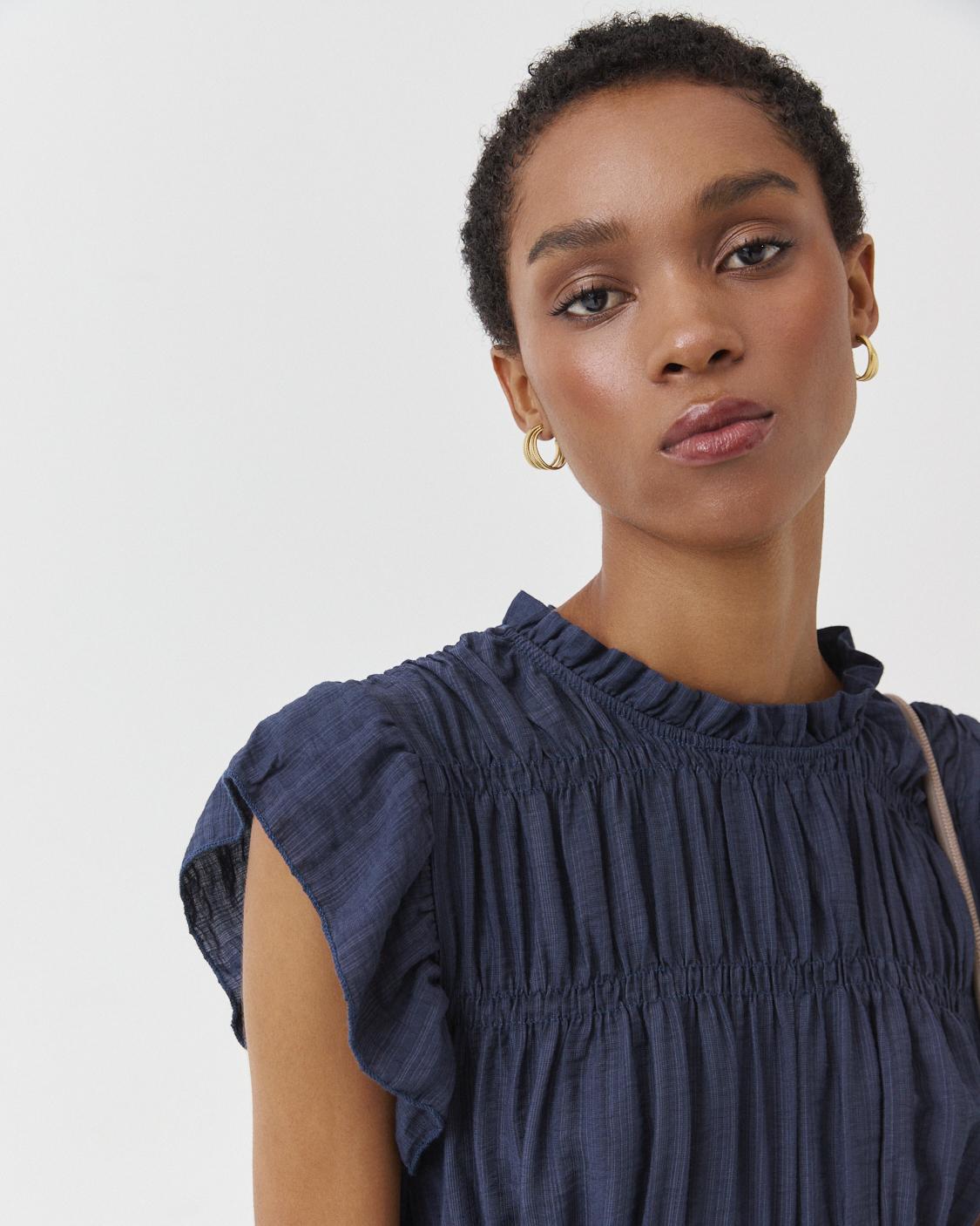 RUFFLED SLEEVELESS TOP
