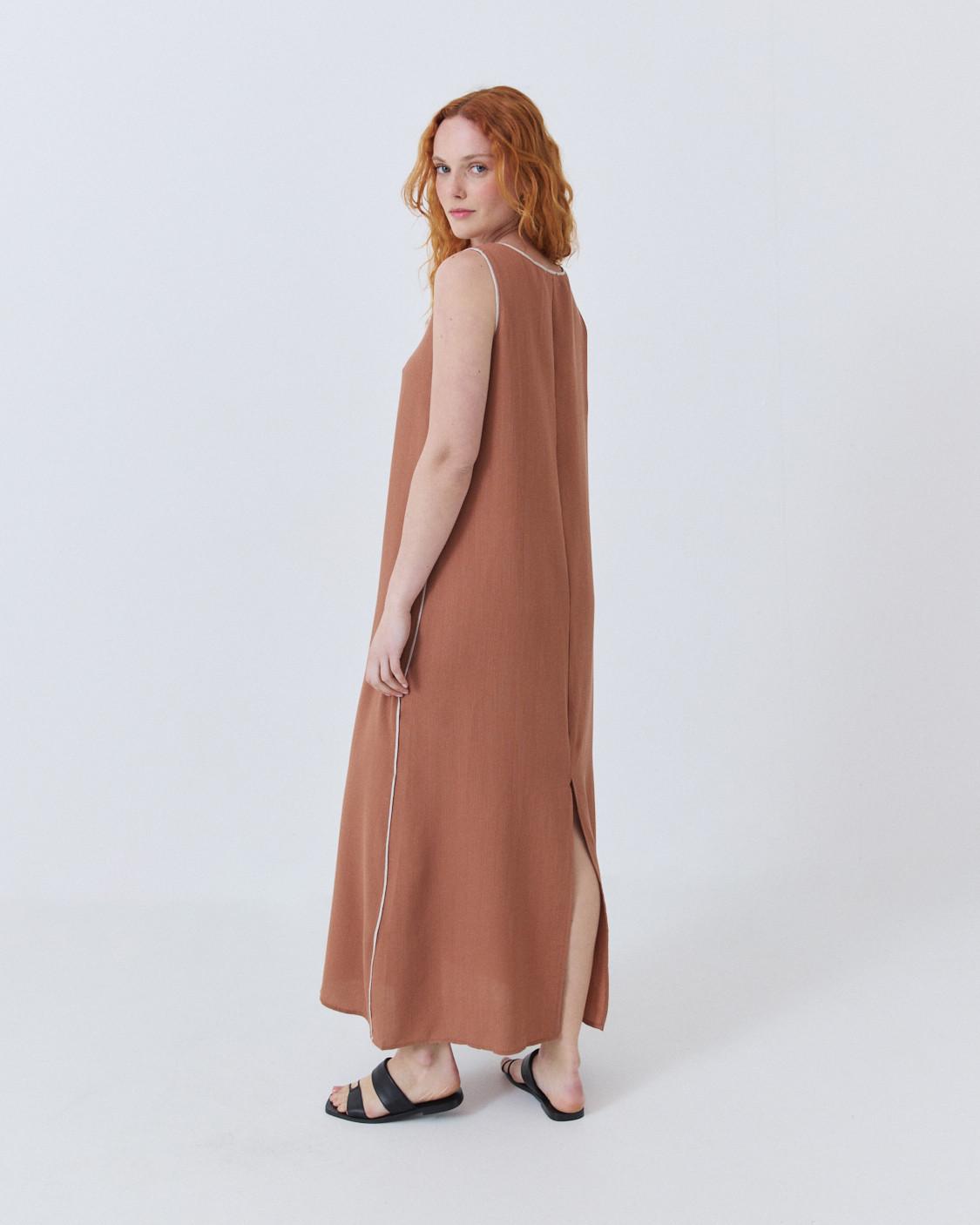VESTIDO CUELLO PICO