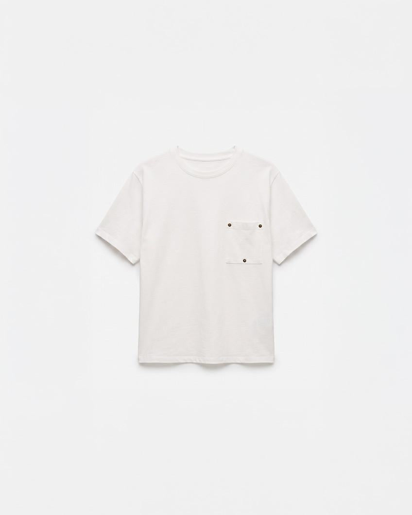 CAMISETA BOXY APLIQUES METÁLICOS
